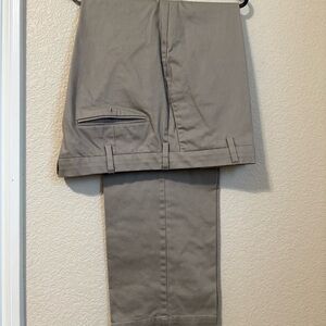 Dockers Men's Khaki Chinos